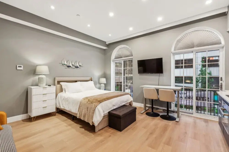 24 Stay Rittenhouse