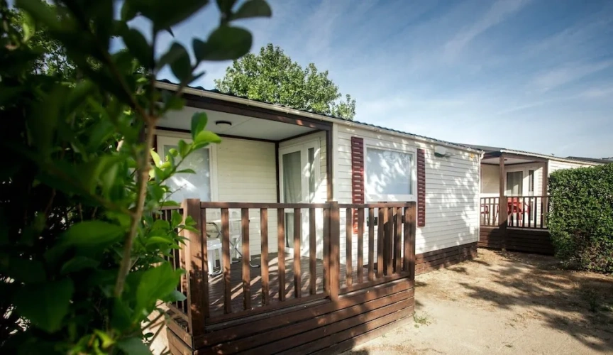 2 Bedrooms Bungalow