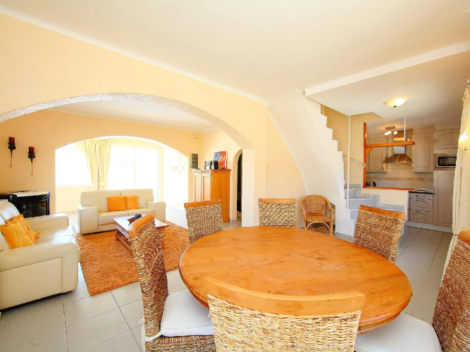 Requesens 166 - Three Bedroom