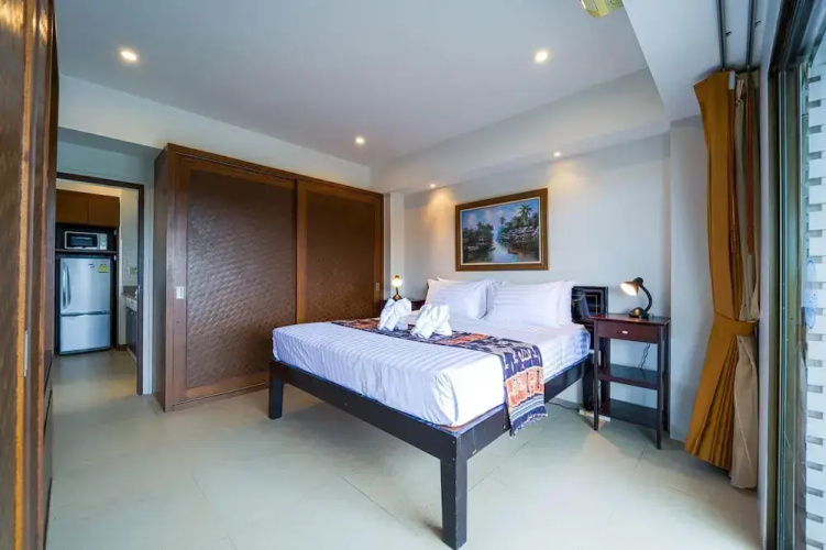 Beachfront 2 bed Condo with Seaview BW2