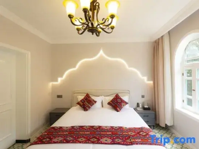 Standard Double room with city view