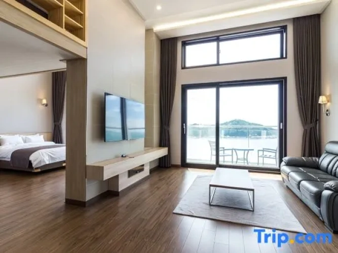 Royal Quintuple Suite