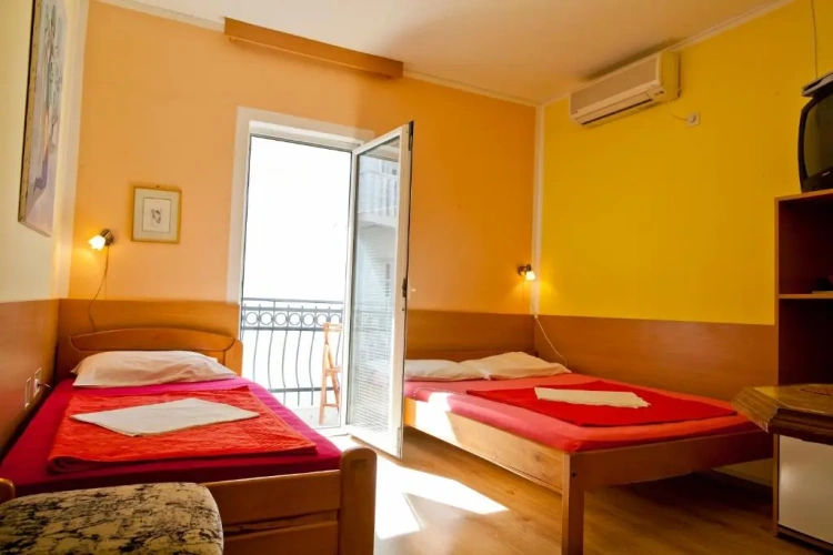 Standard Triple room with balcony
