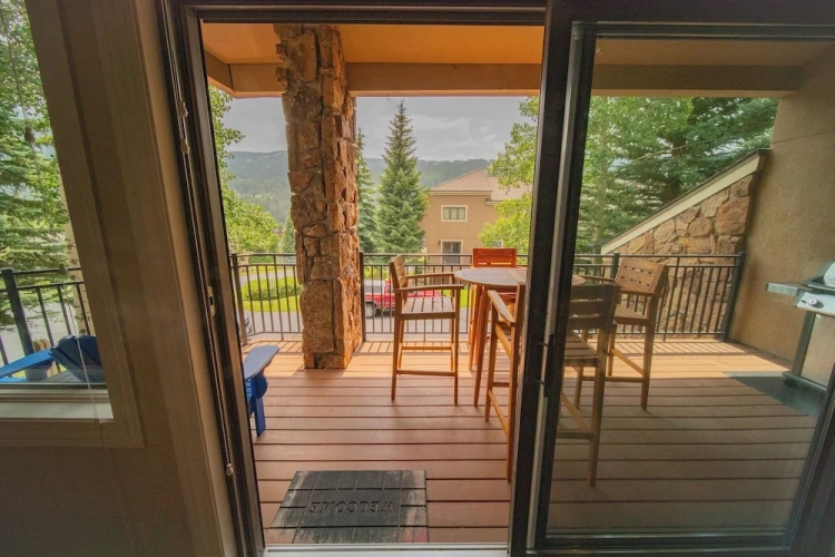 Apartment with balcony