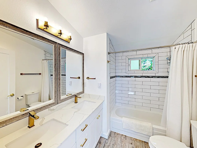 1124 14th Ave Townhome by RedAwning
