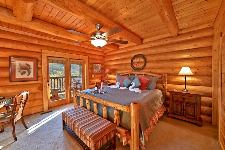 Mountaintop Paradise - 4 Br cabin by RedAwning