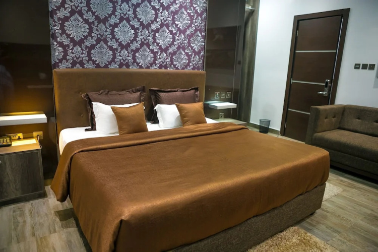 GEI8 Hotels & Lounge