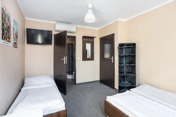 Shick Hostel & Apartments