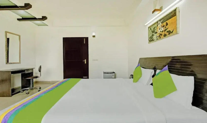 Blue Moon Residency Hotel & Restaurant