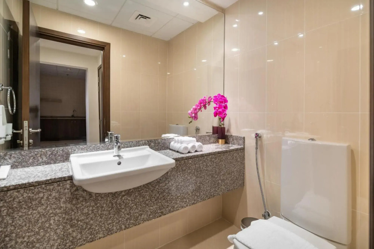 Bright 1bd 110m2 in Palm. Pool, Gym, Beach,Parking