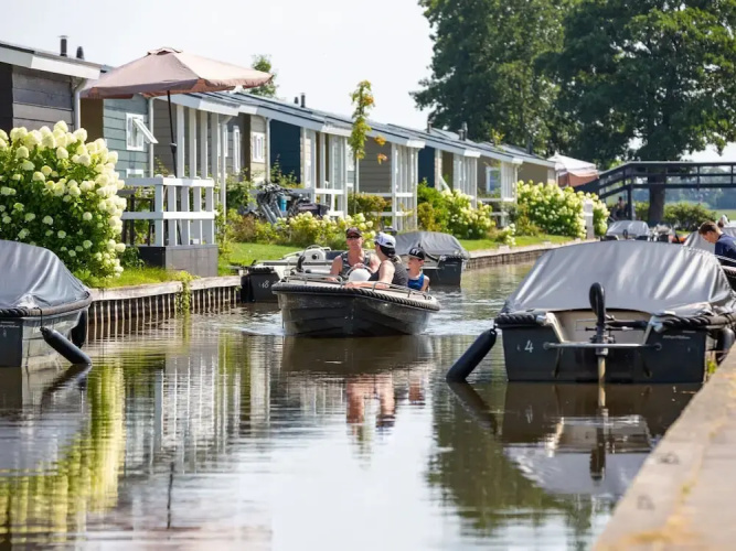 Lakeside Cottage With Boat