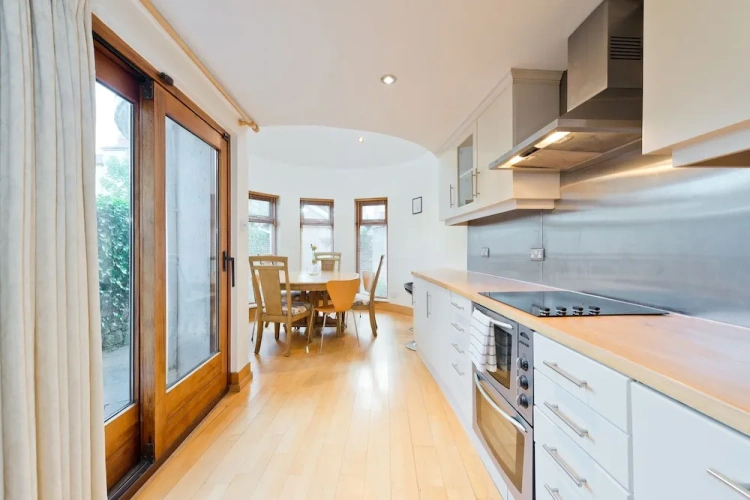 3 Bedrooms Apartment