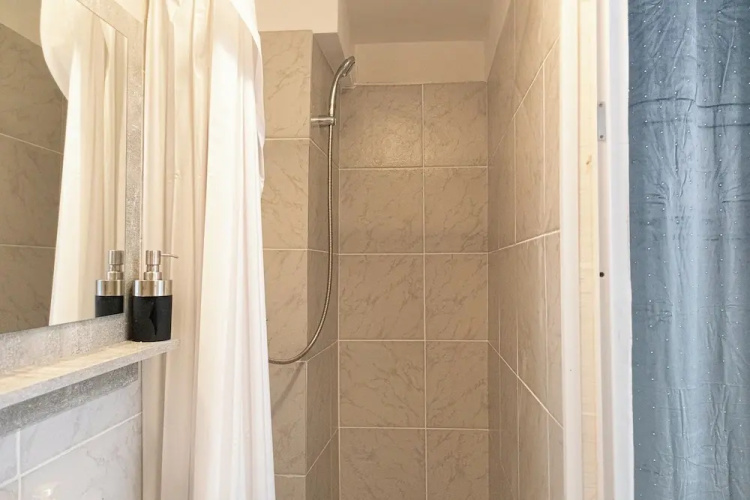 Elegant 3BR Apt Steps from Hauptbahnhof