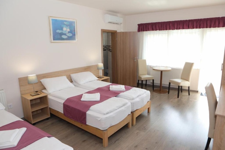 Standard Triple room with balcony