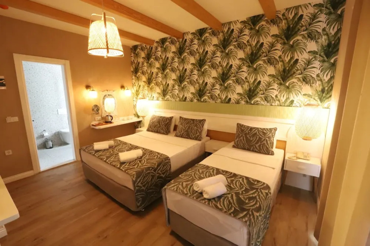 Dolphin Park Hotel