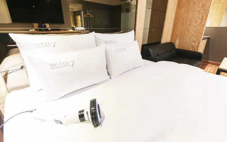Hotel 7