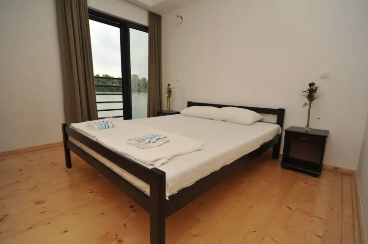 Standard Twin room with river view