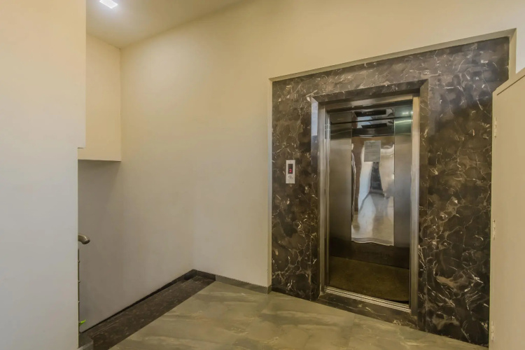 OYO 7136 Solitaire Residency