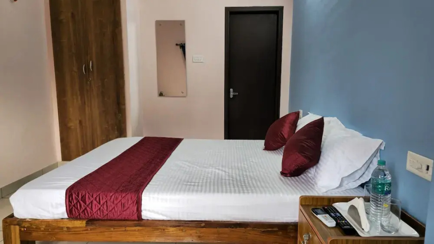 Pondy Pleasant Stay