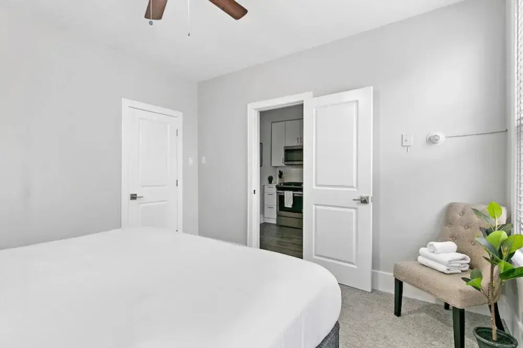 Comfortable 3BR Apt - Lincoln 03-3