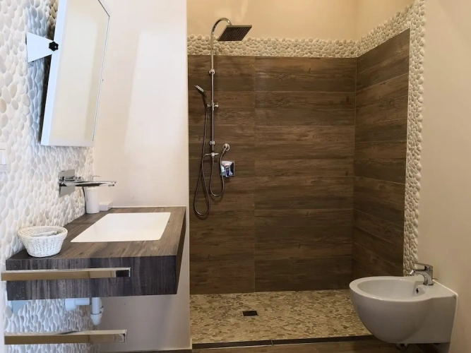 Deluxe Quadruple room with courtyard view