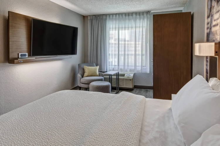 Courtyard By Marriott Vanderbilt-West End