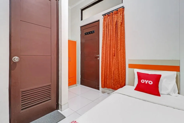 OYO 90452 Pillow Inn