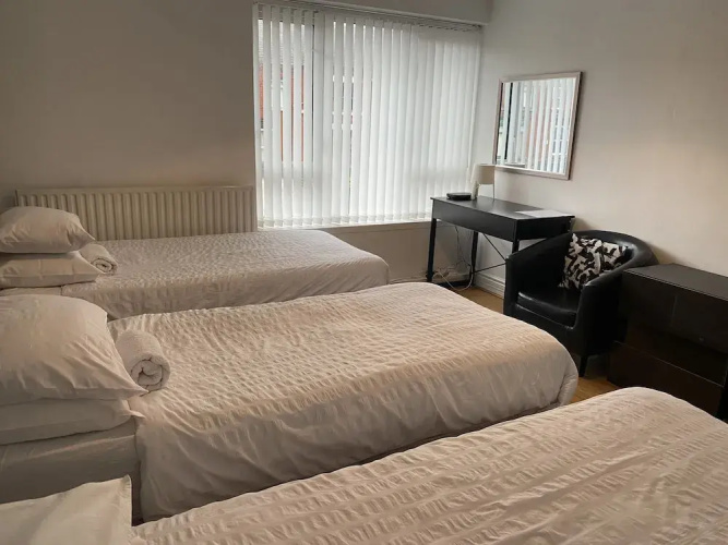 6-bed Apartment in Liverpool