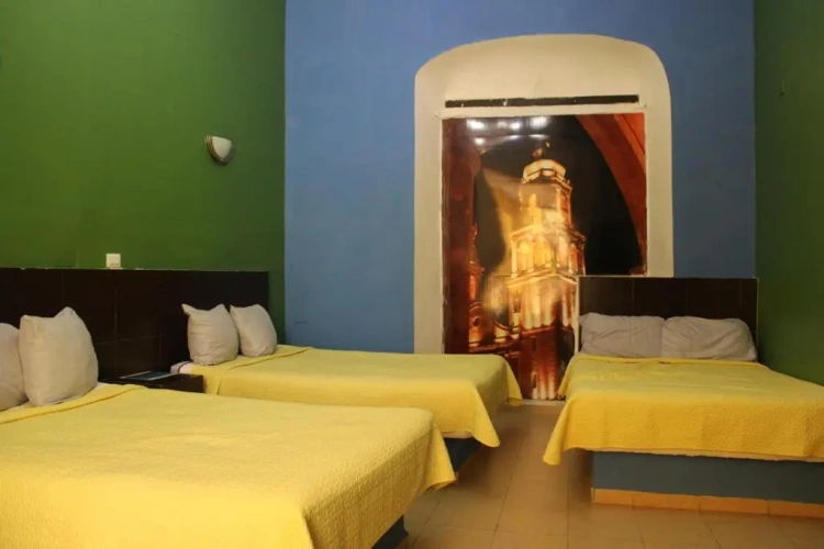 Standard Triple room