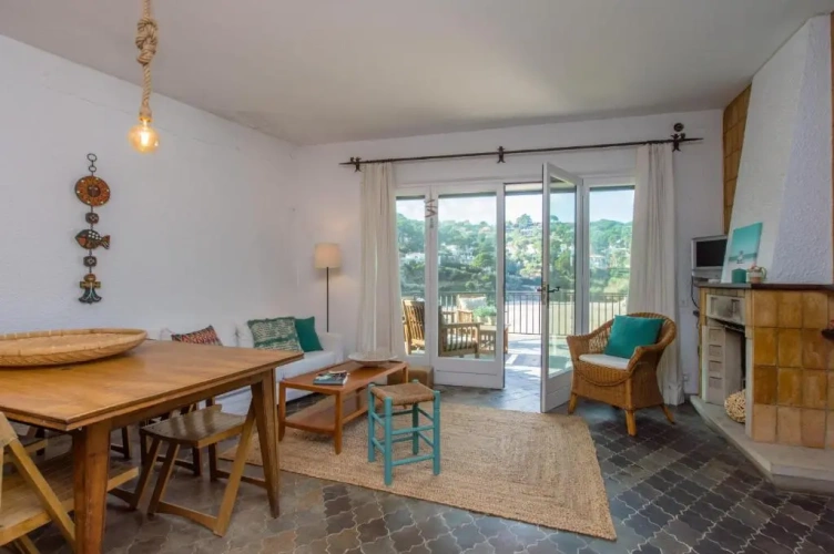 3 Bedrooms Apartment