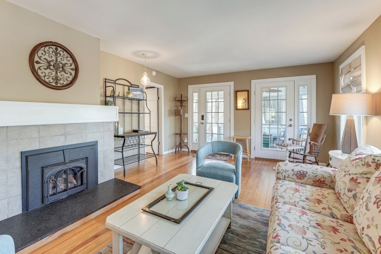 4 Bedrooms Cottage with balcony