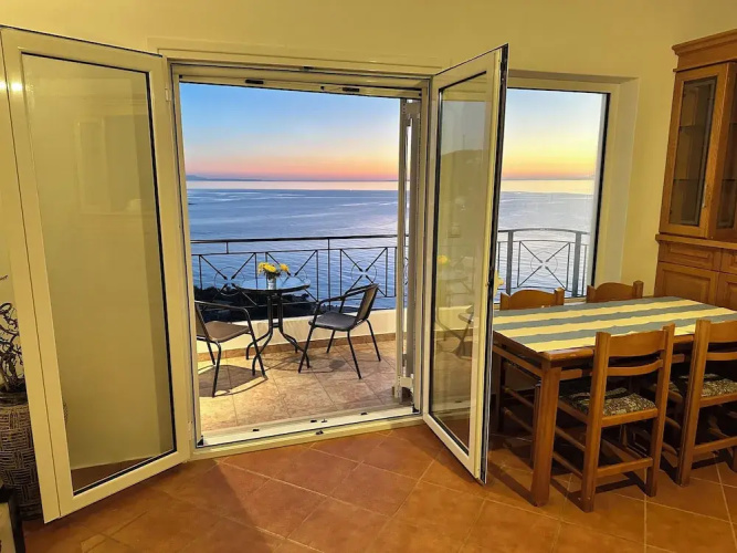 Roomers Himara
