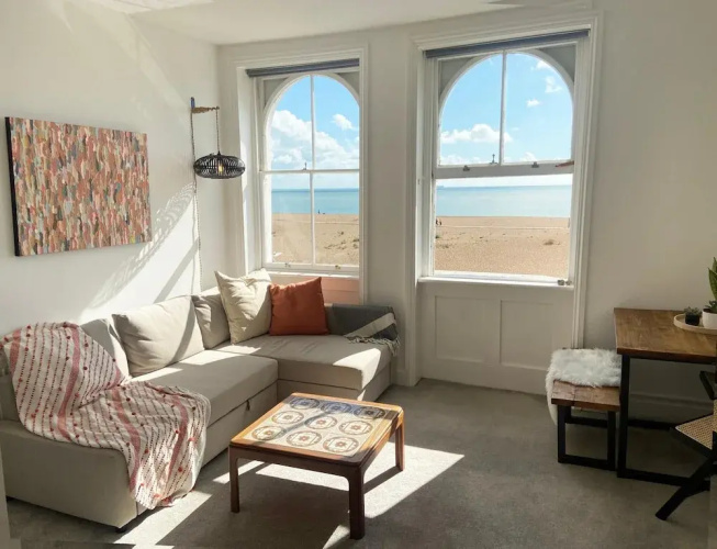 Spacious 2BD Flat With Stunning Views Folkestone