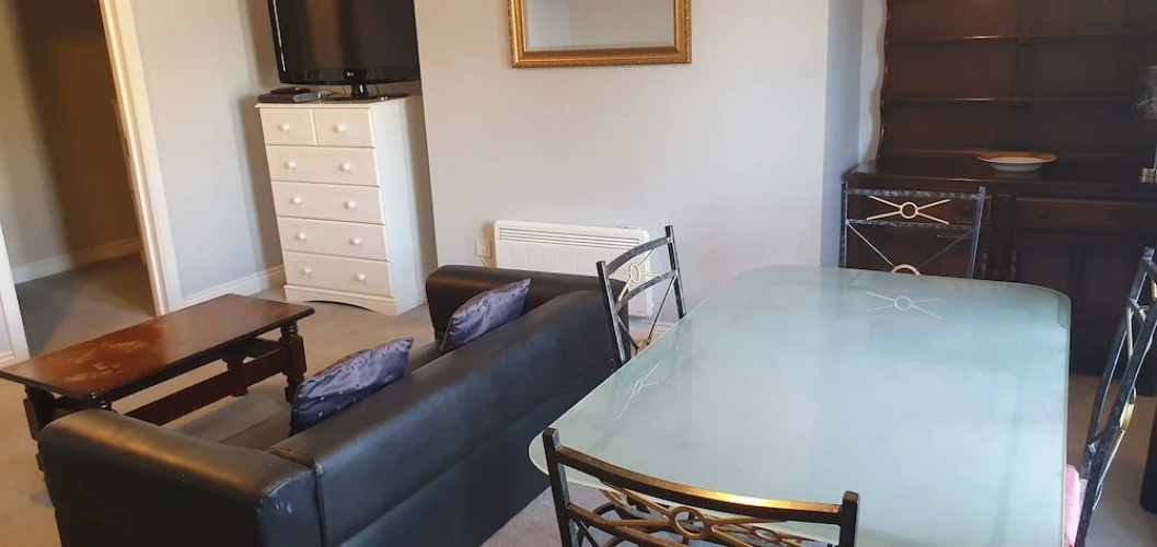 Quiet 2 Bedroom Apartment