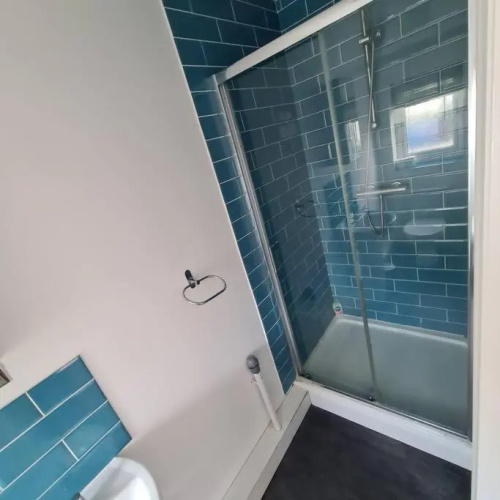 Groundfloor 1 bedroom apartment with free parking!