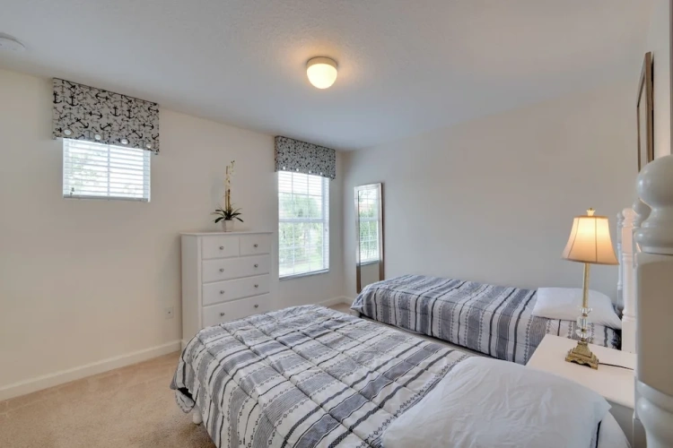 5 Bedrooms Cottage