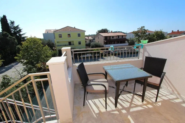 3 Bedrooms Sextuple Apartment with balcony