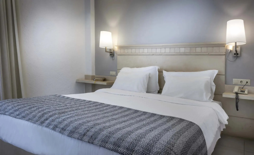 Double room with side sea view