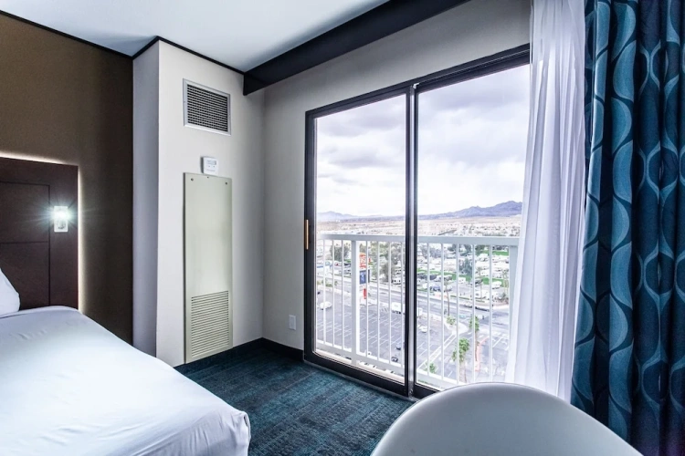 Twin room with mountain view