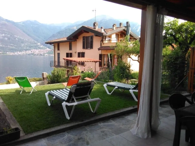 Apartment with garden view