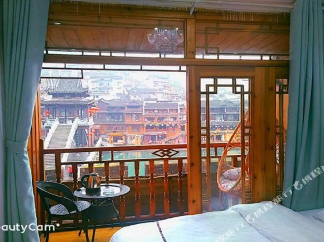 Xiangxi Phoenix Long River Inn