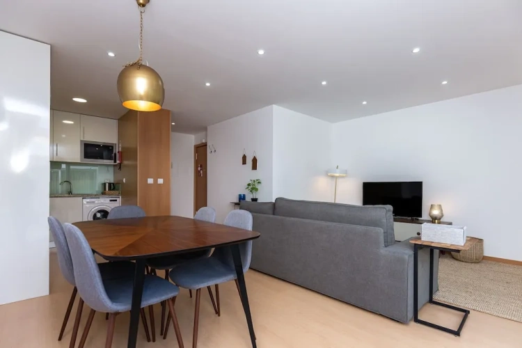 2 Bedrooms Apartment