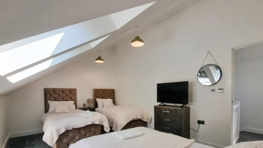 Lovely Modernist 4 Bed House