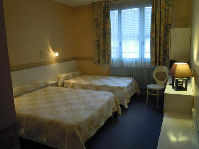 Standard Triple room