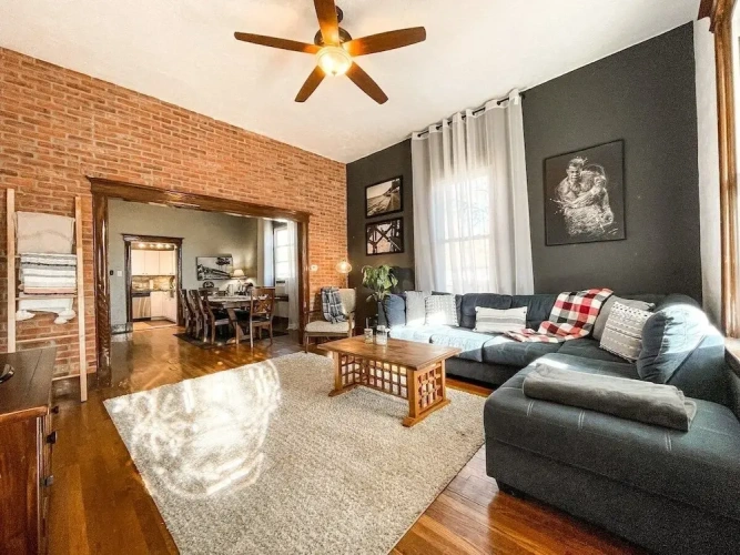 4 Bedrooms Cottage