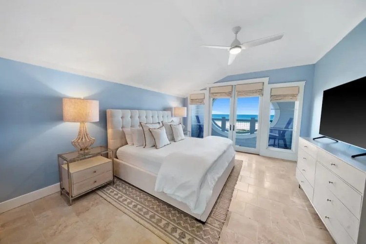 Paradise Loft 3 Bedroom Townhouse by RedAwning