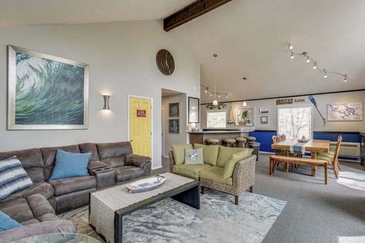 3 Bedrooms Cottage with balcony