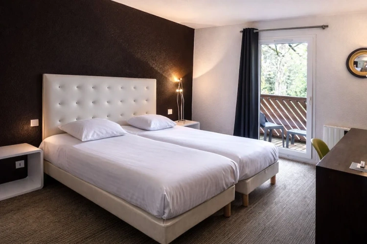 Standard Twin room with balcony and with garden view