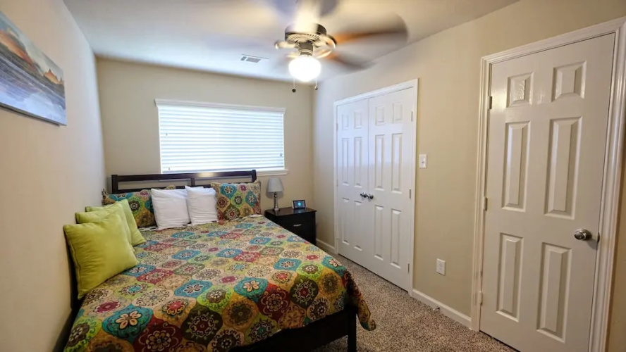15707 Sandy Hill  Garage