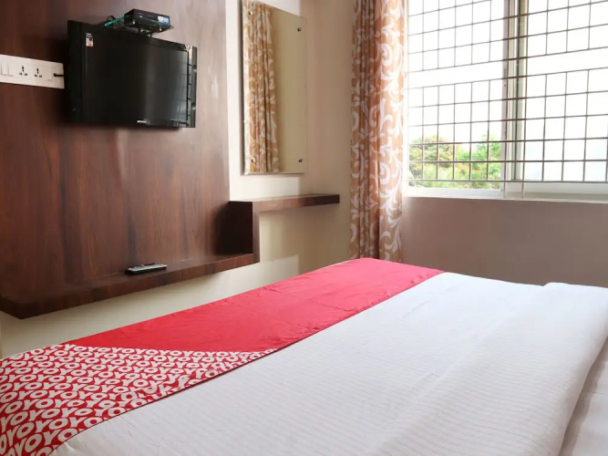 OYO 11615 Lotus Inn